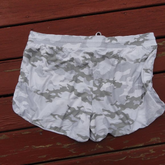 Athletic Works White Camo Gym moisture wicking Shorts, sz22~Soft~NWT~Per… - Picture 4 of 5
